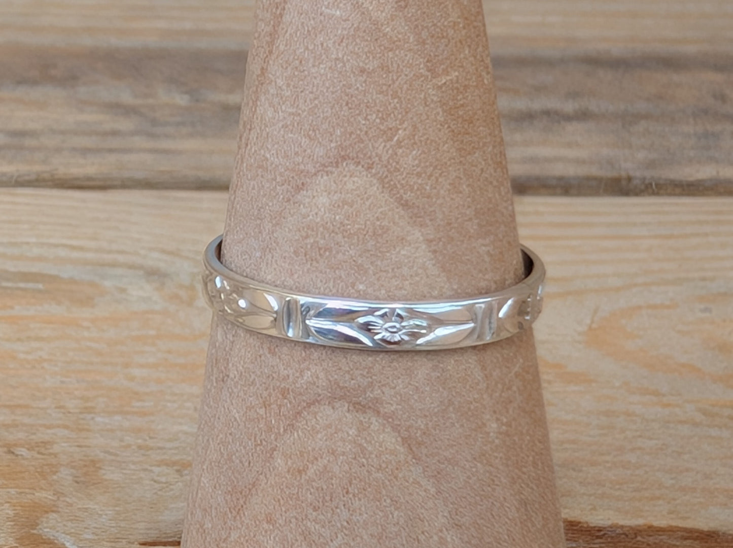 sterling silver flower patterned stacking ring