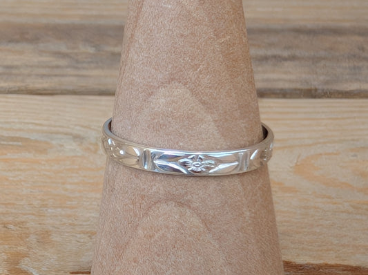 sterling silver flower patterned stacking ring
