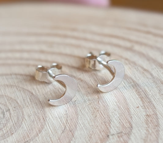 sterling silver crescent moon stud earrings